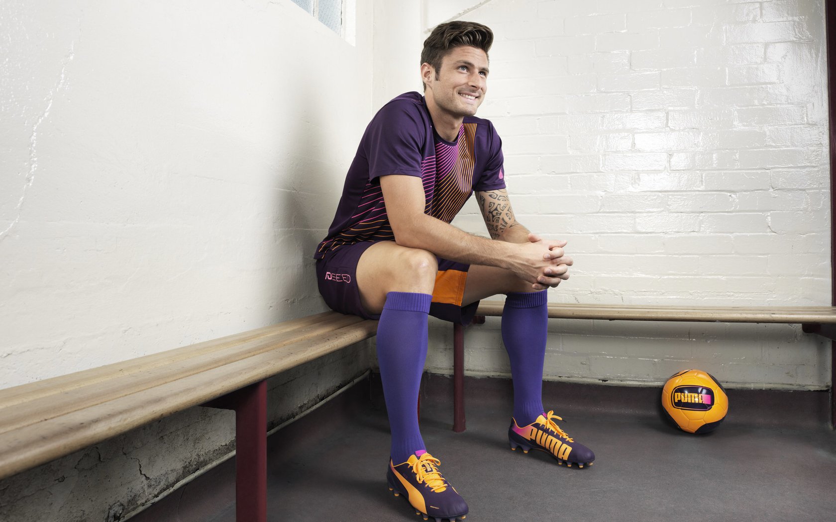 开云体育官网入口-阿贾克斯精妙反击，四强奇迹引人喝彩，阿贾克斯视频